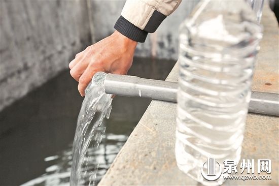 采用“天然有機酸除污降解”，豬糞水可“變”清水，循環沖洗豬舍。
